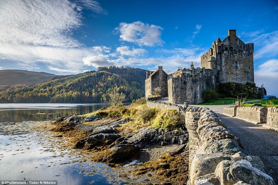  Tòa lâu đài huyền bí có từ thế kỷ 13 trên đảo Highlands, Scotland. Ảnh Daily Mail